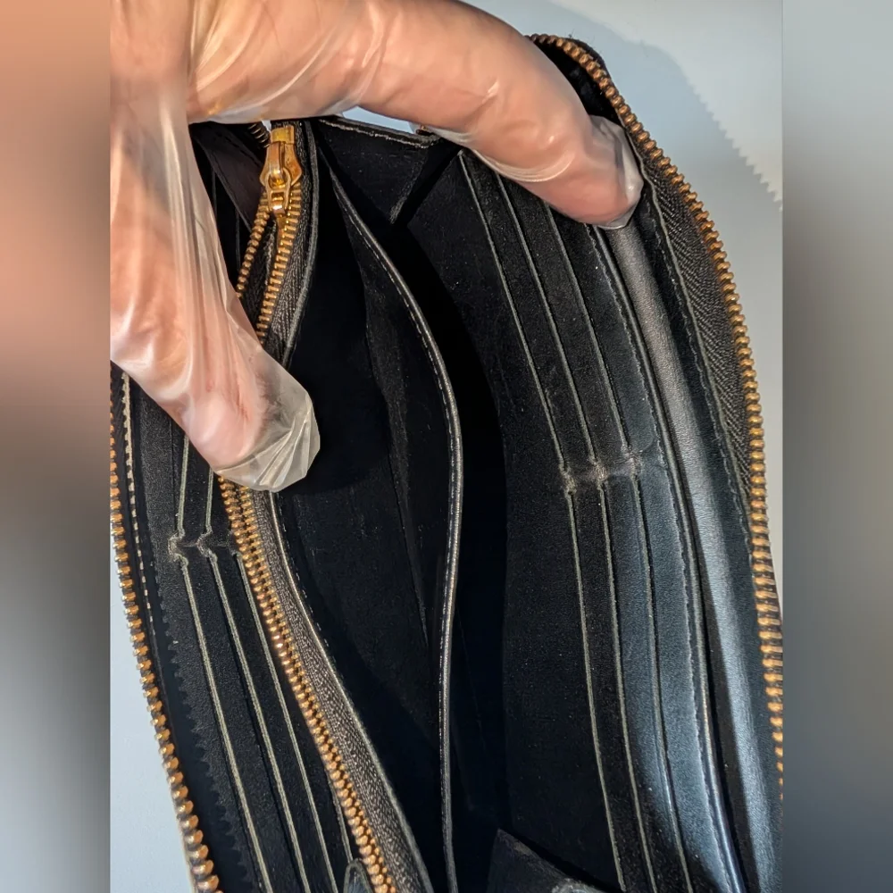Louis Vuitton Black Suhali Leather Zippy Wallet